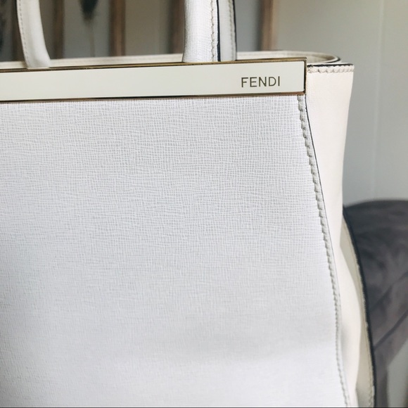 ⭐️SOLD⭐️FENDI Elite Vitello Petite 2Jours Tote - Picture 4 of 8